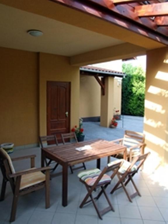 Ilona Apartmanhaz Komárom Zimmer foto