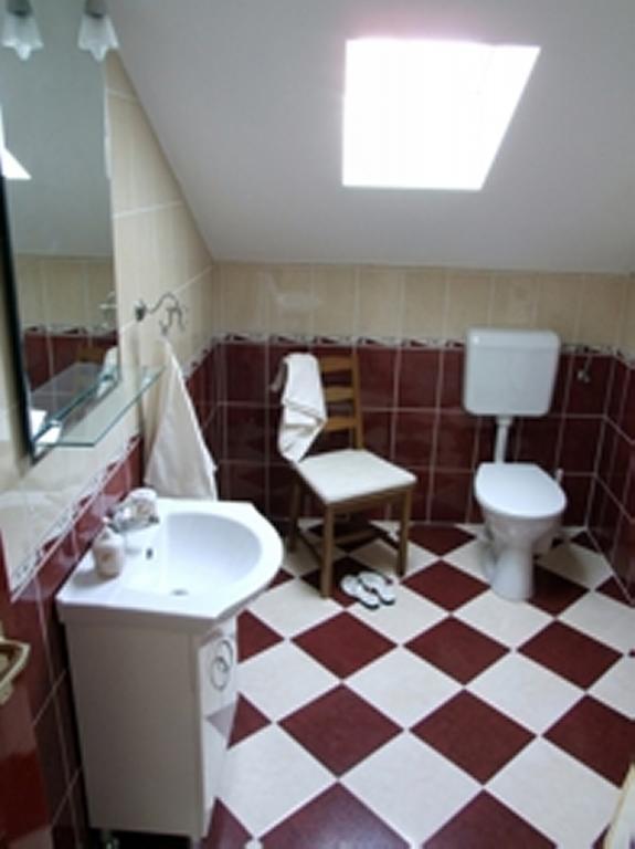 Ilona Apartmanhaz Komárom Zimmer foto
